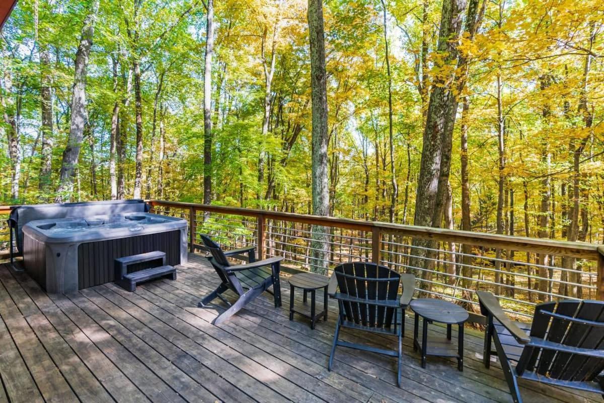 Chalet W Hot Tub, Large Deck, Grill, & Fast Wifi Berkeley Springs Exterior foto